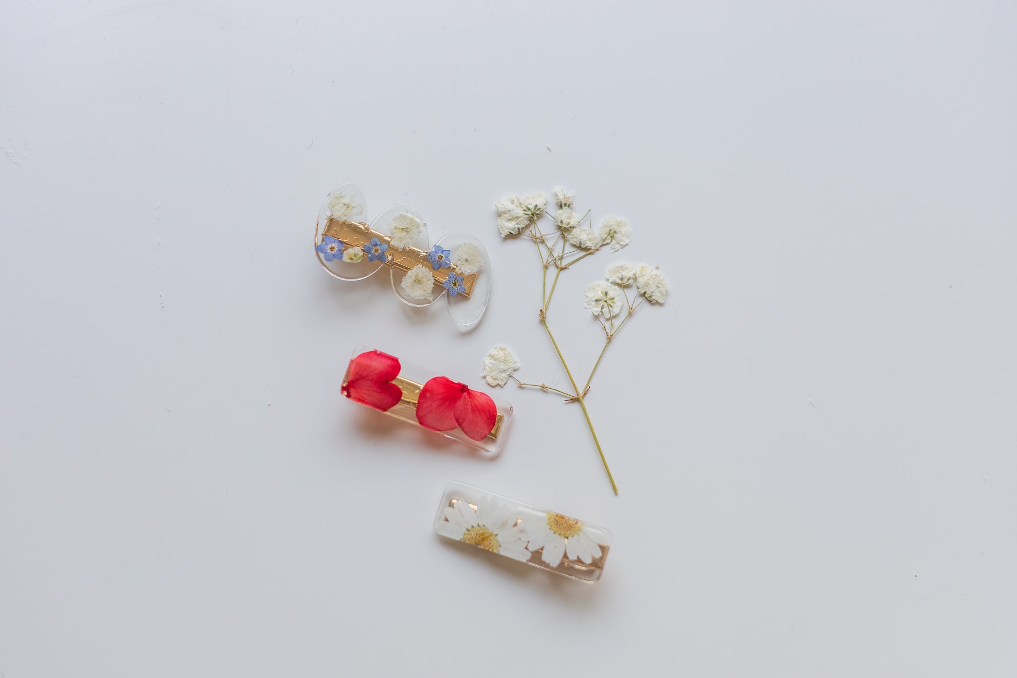 Straight barrette with dried flowers