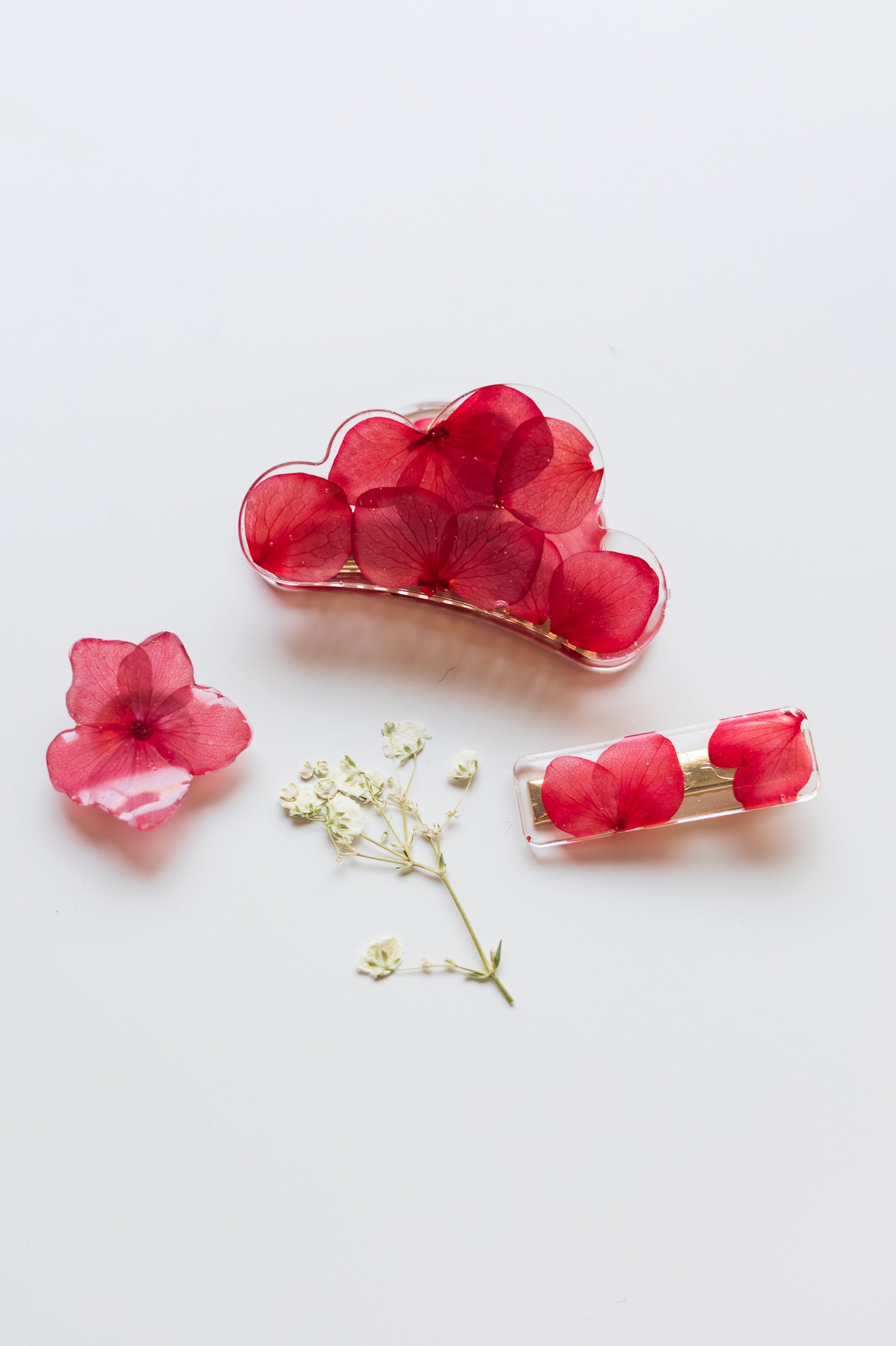 Cloud claw clip with dried flowers