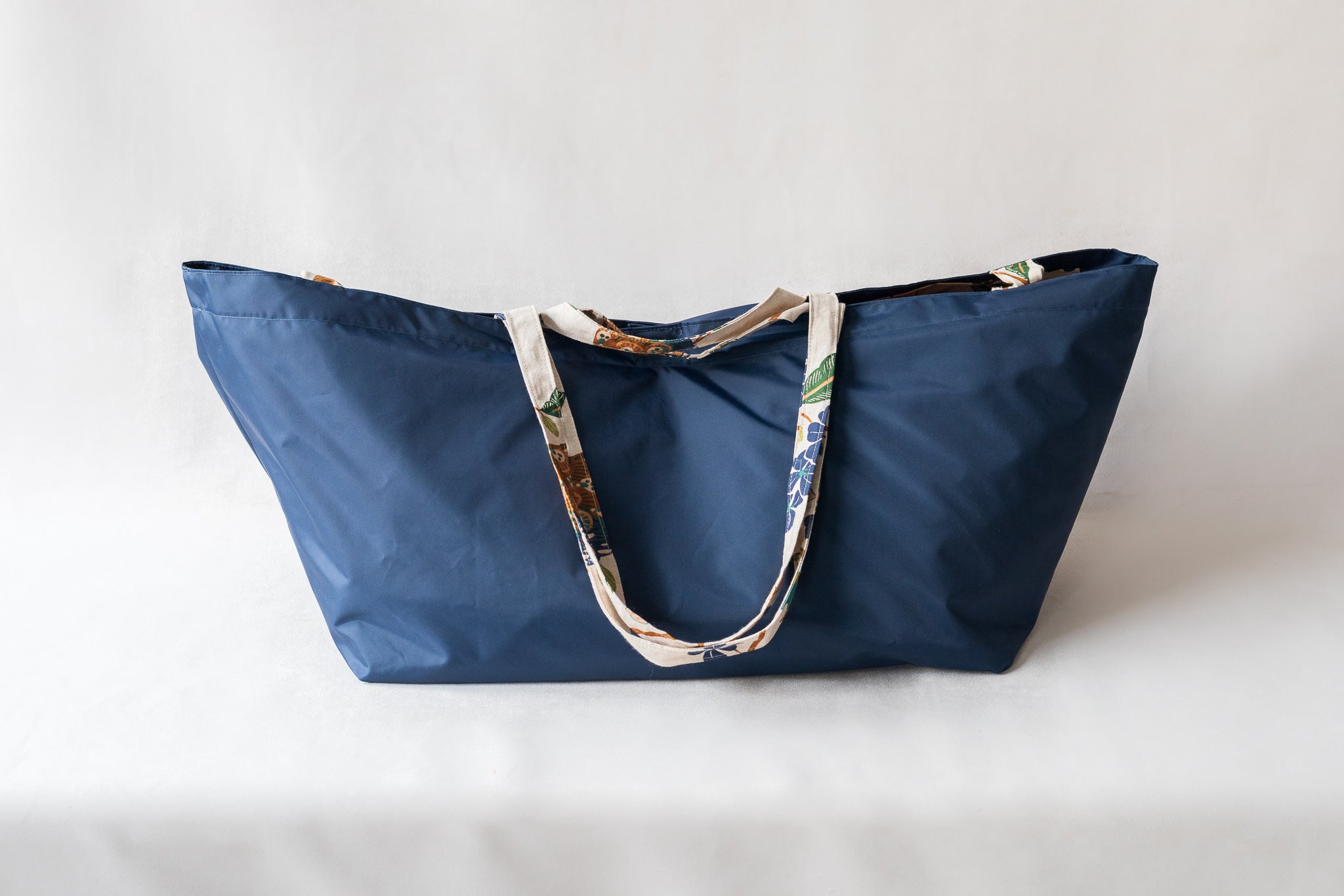 Extra large reversible tote bag