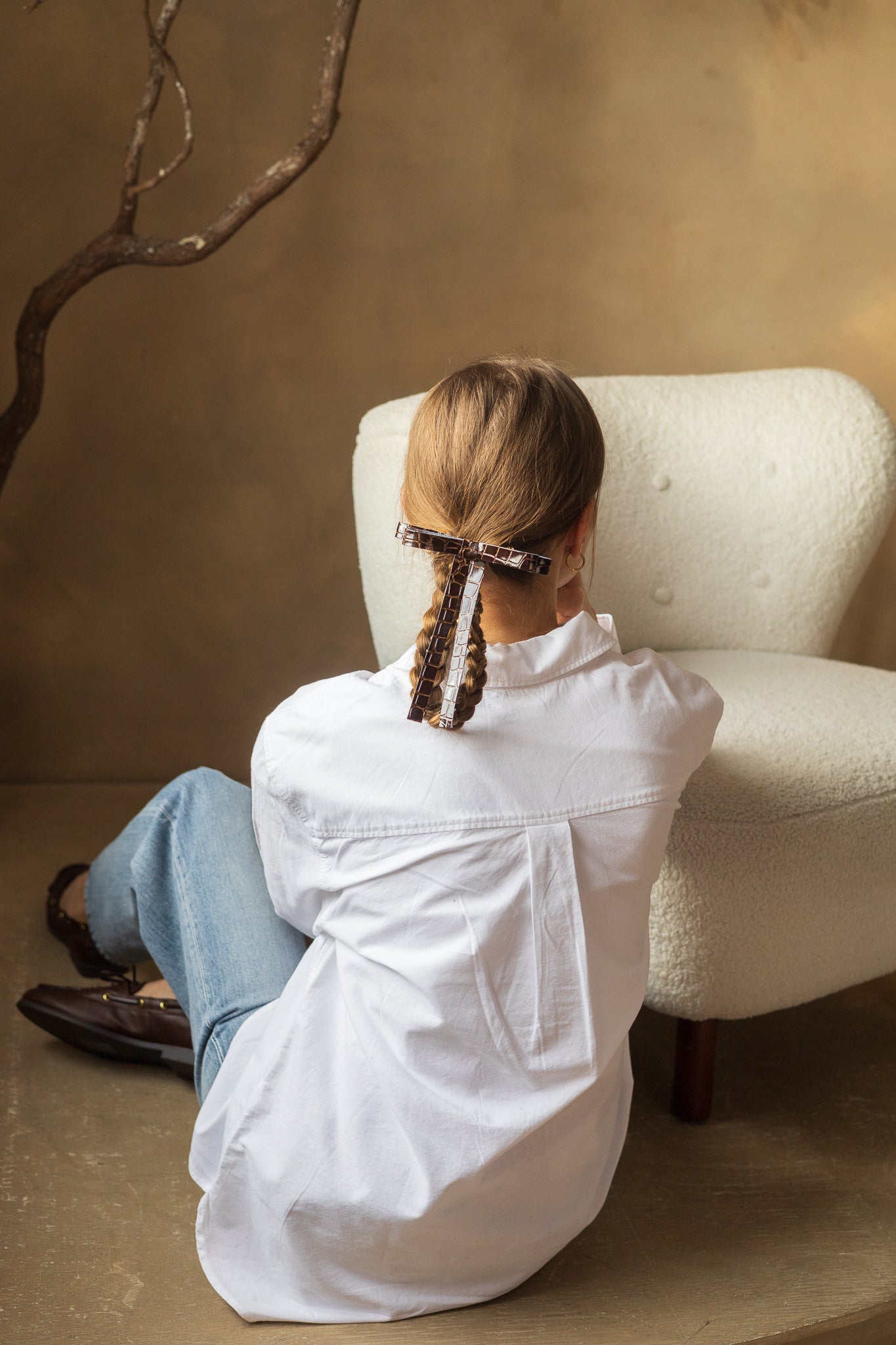Boucle en similicuir sur barrette dorée