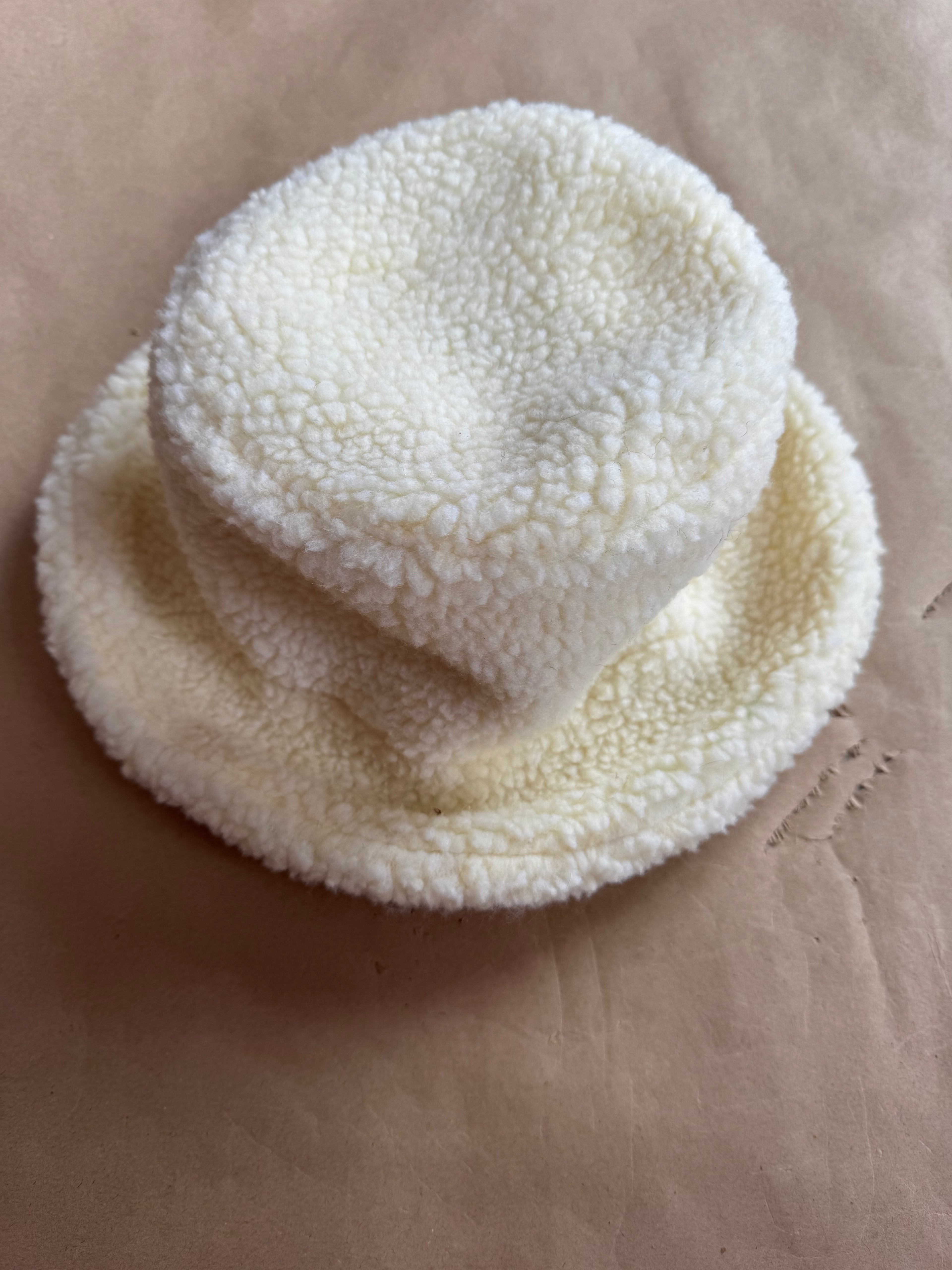 Échantillon - Chapeau bob en sherpa