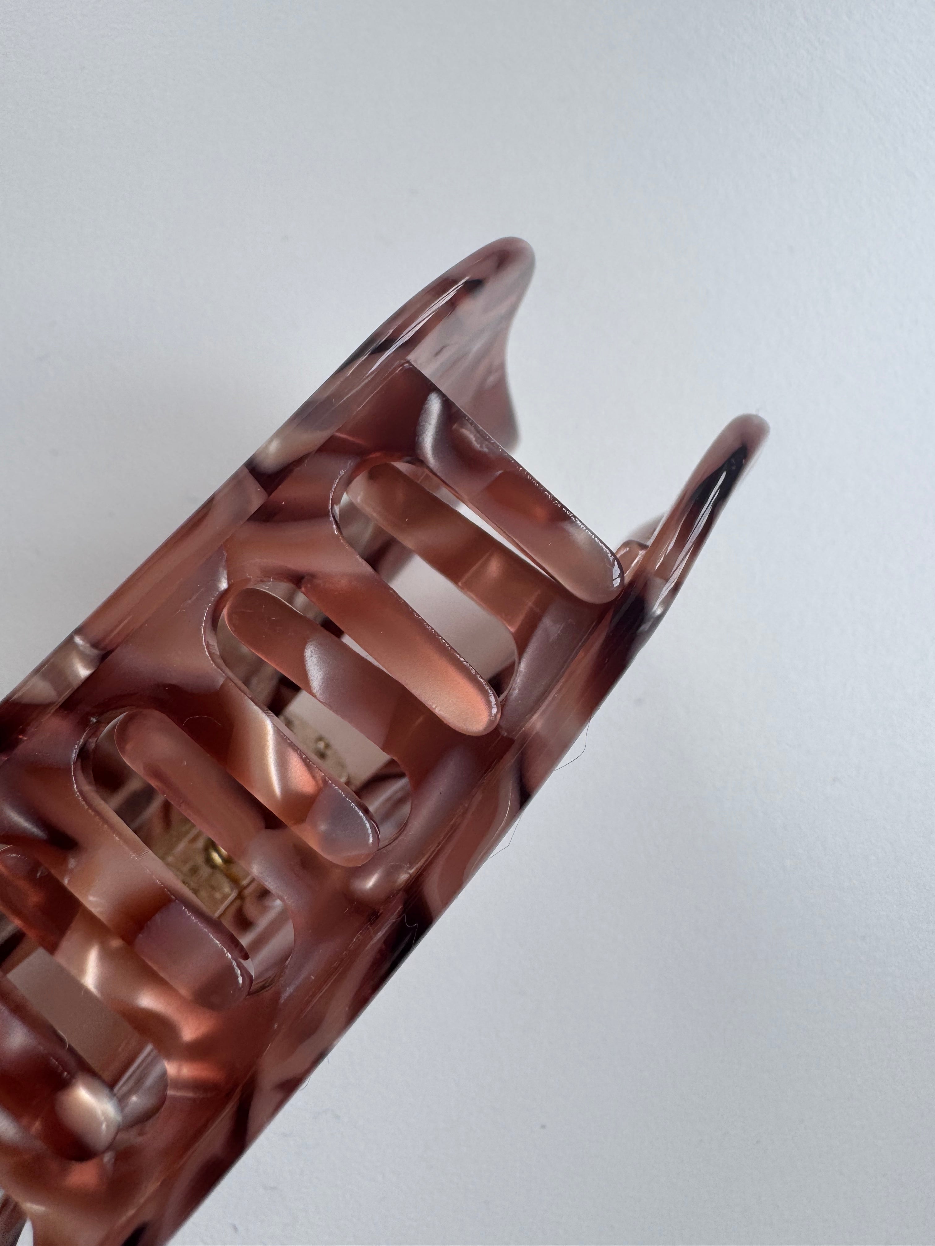 Imperfect - Ludi hazelnut brown acetate clip
