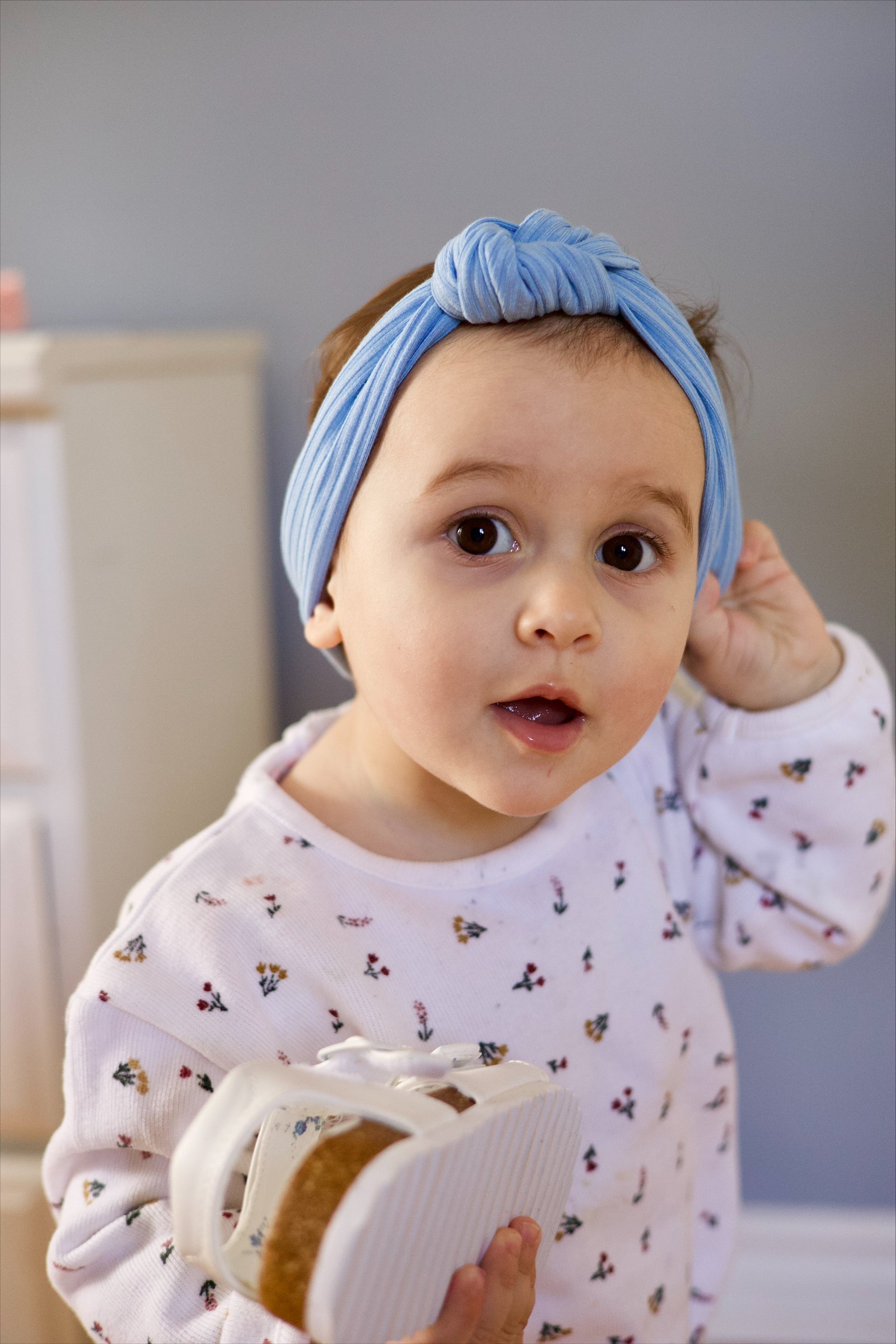 Échantillon - Bandeau noué en bambou bleu pale pour bébé