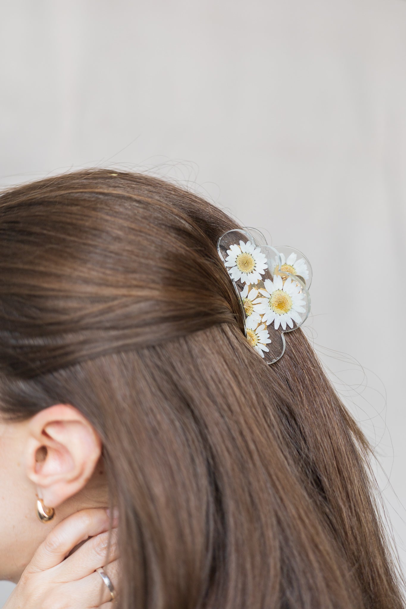 Cloud claw clip with dried flowers