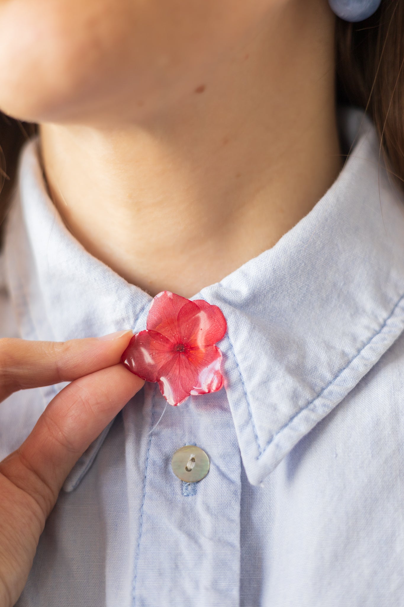 Dried flower shirt button cover