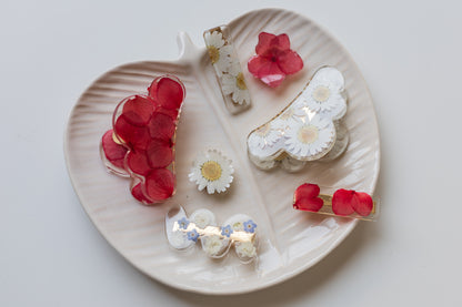 Wavy barrette with dried flowers