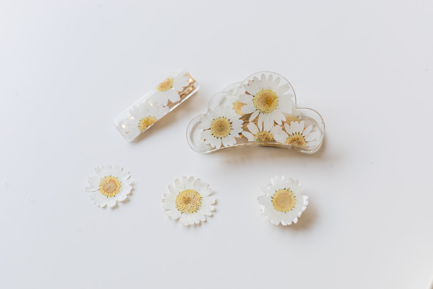 Dried flower shirt button cover