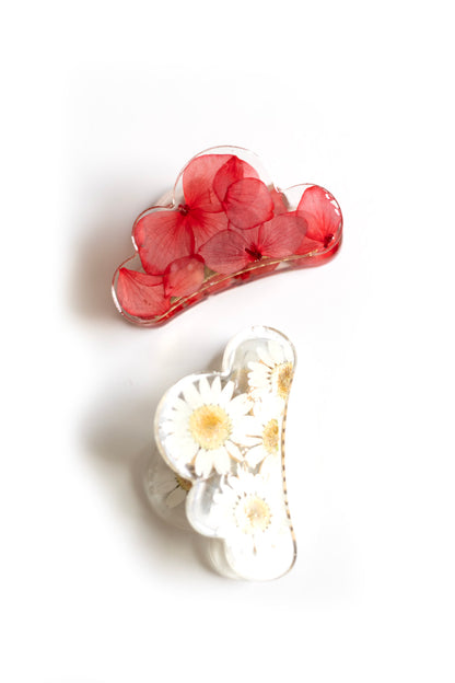 Cloud claw clip with dried flowers