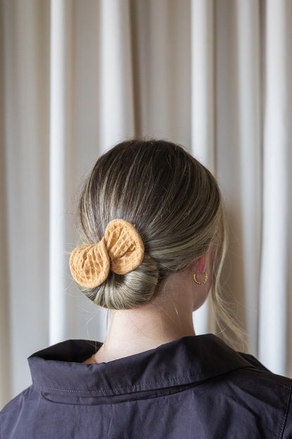 Accessoire à chignon en tissu revalorisé