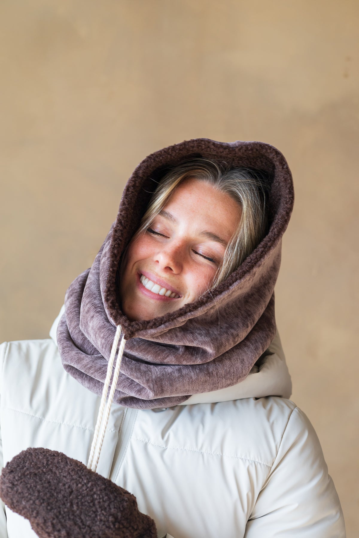 Reversible hooded fleece collar