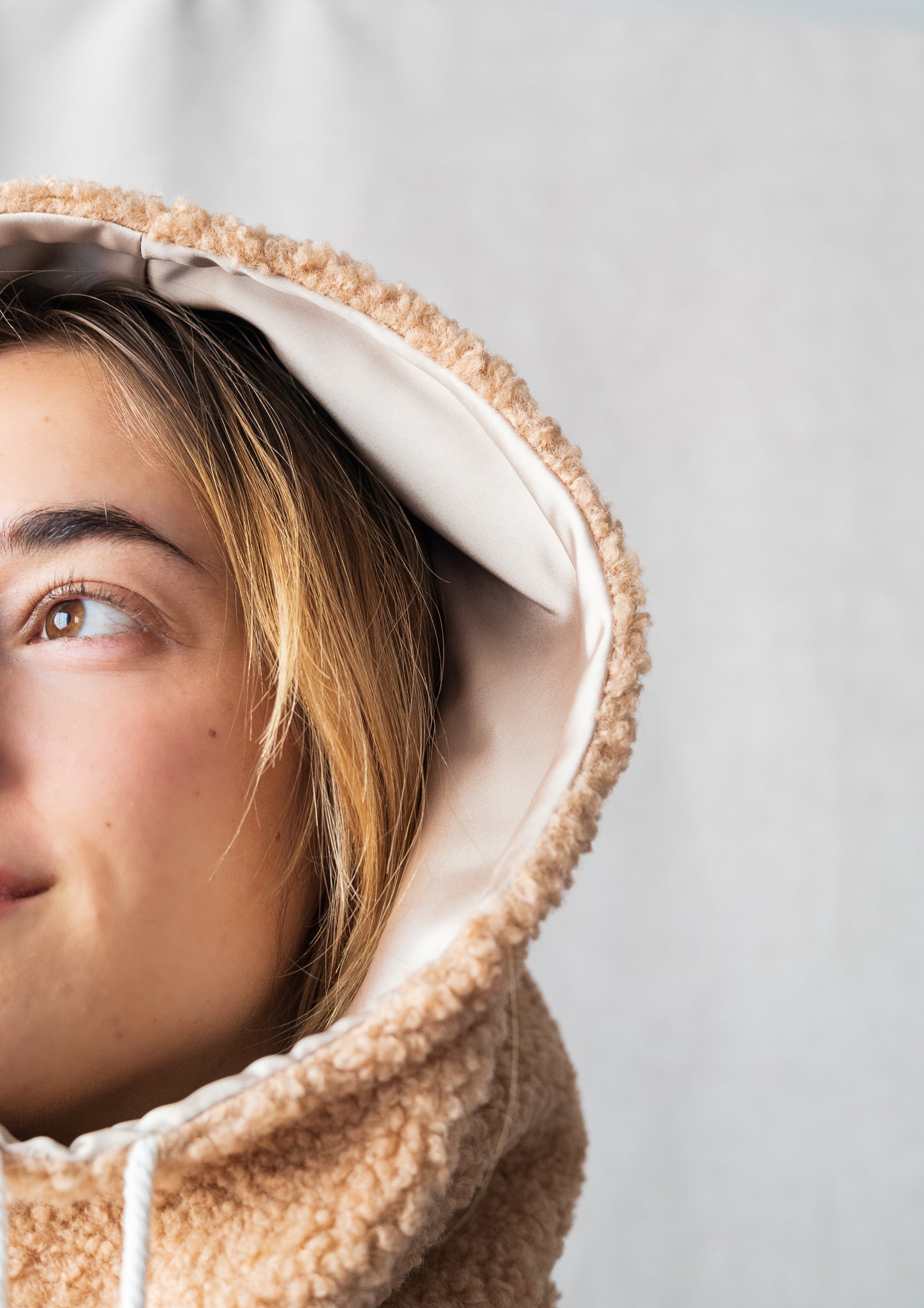 Satin inner hood collar