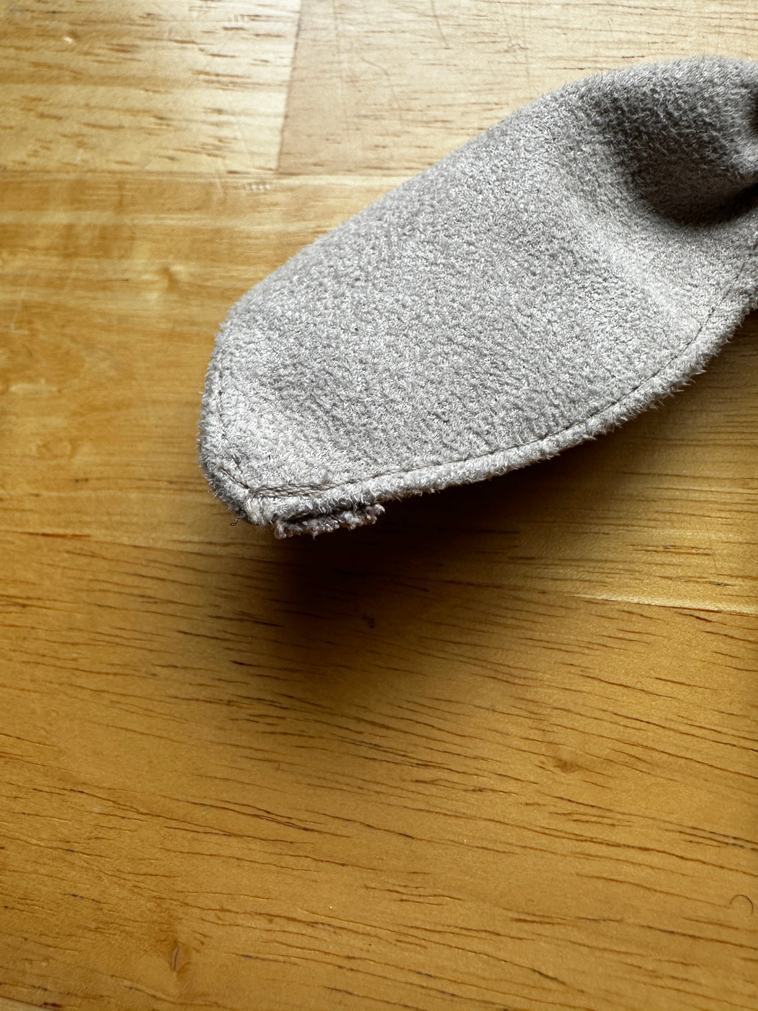 Imparfait - Épingle bouclée grise