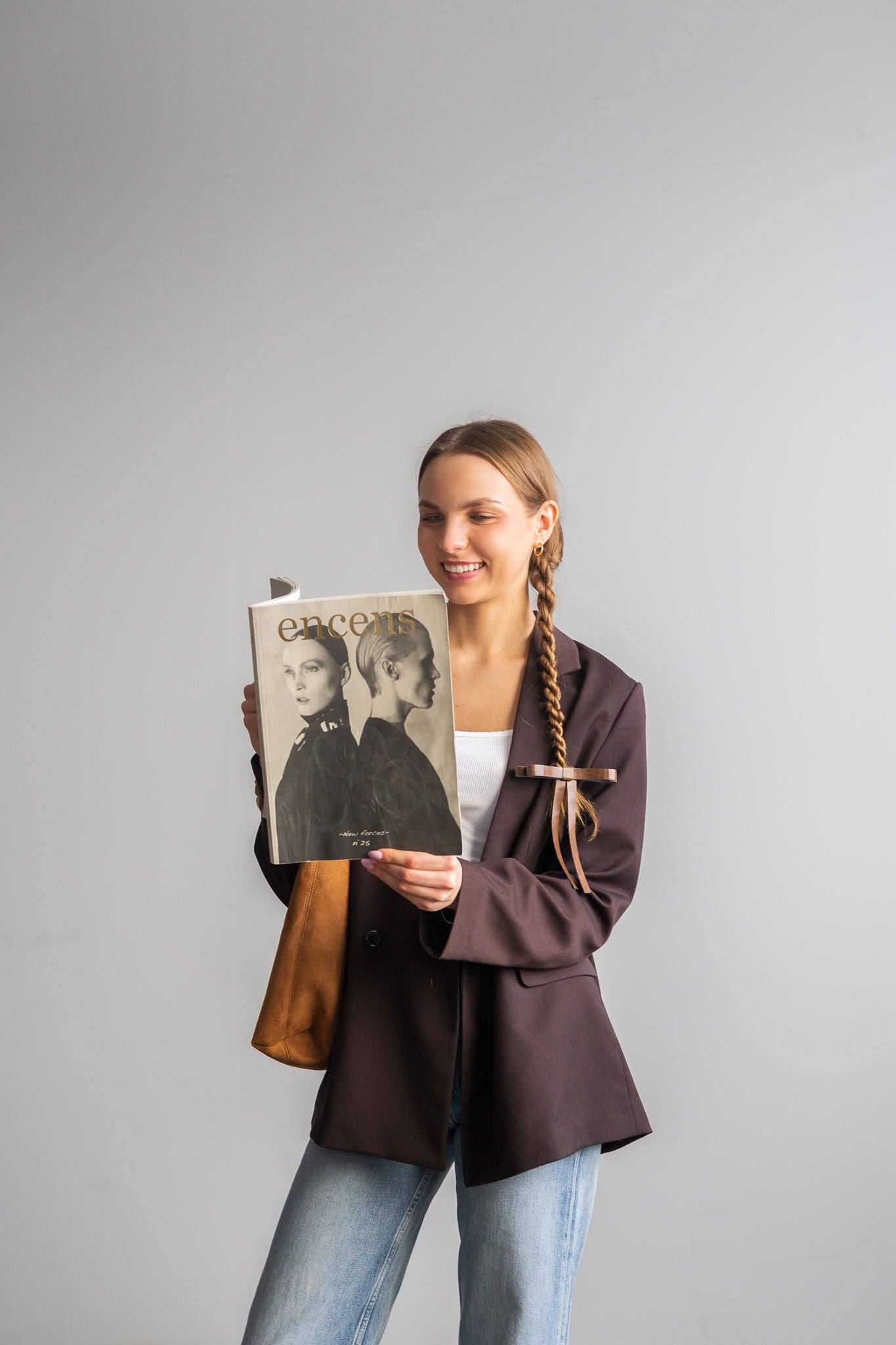 Boucle en similicuir sur barrette dorée