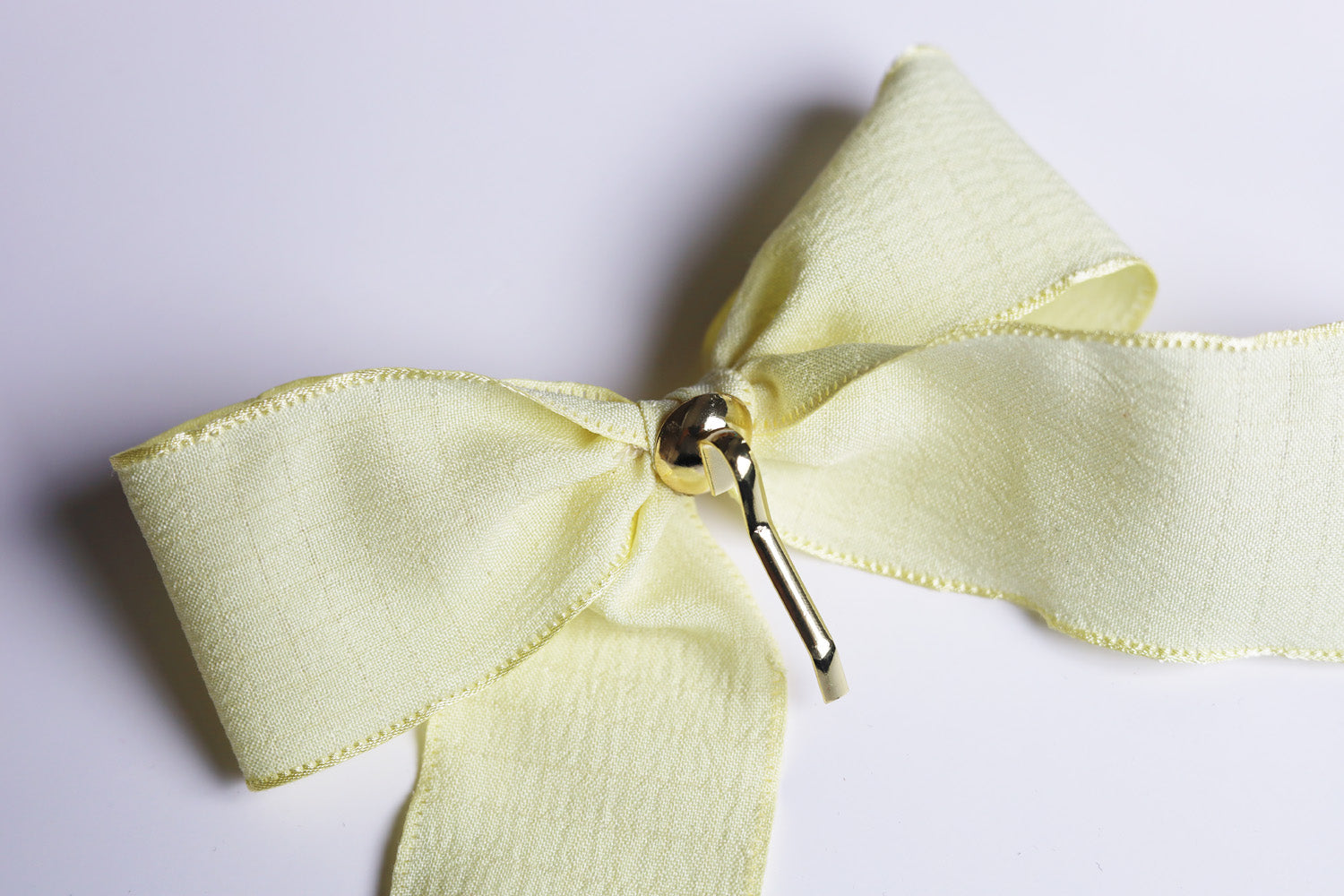 Ribbon loop on metal hook