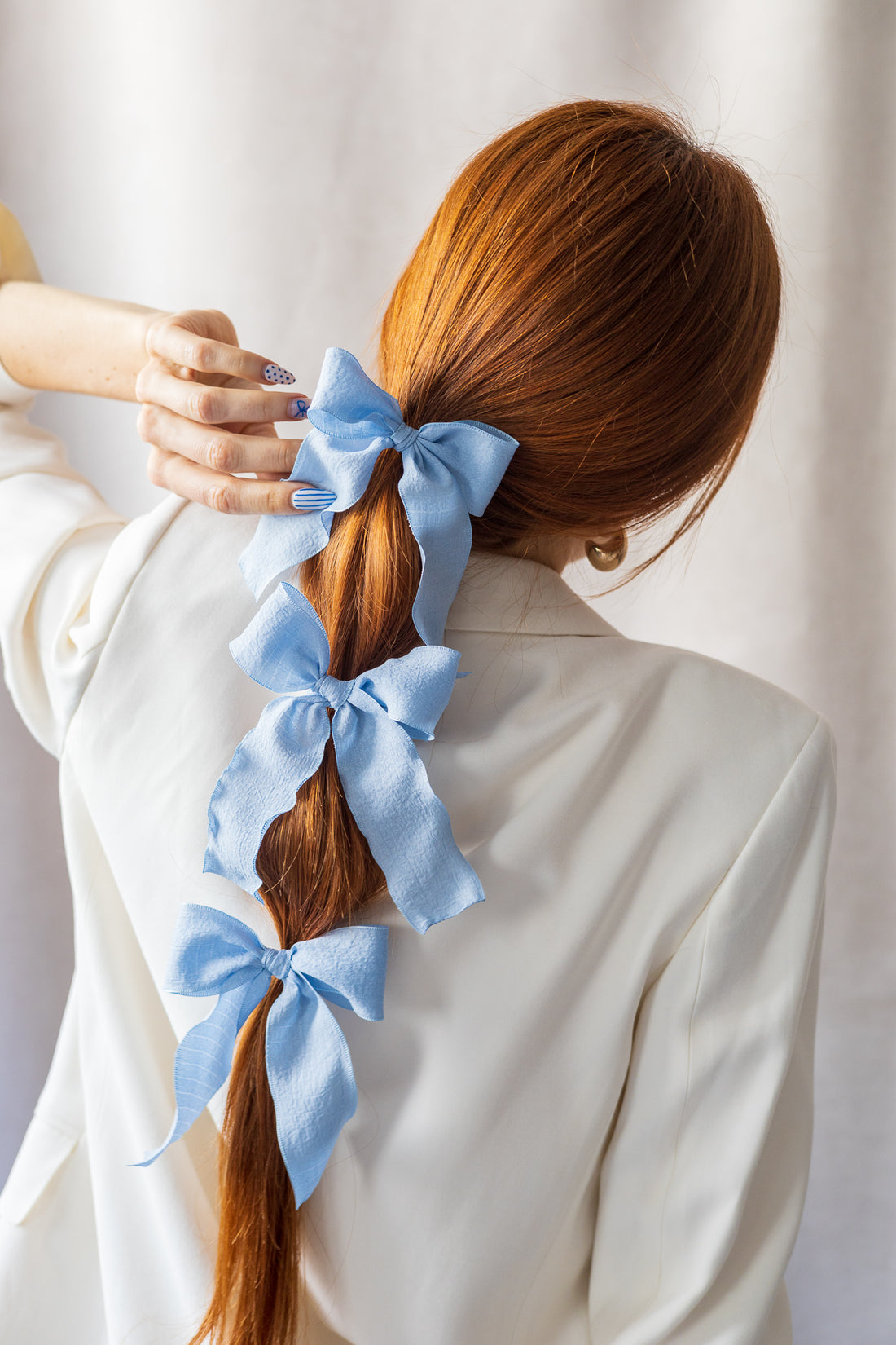 Boucle ruban sur crochet métallique