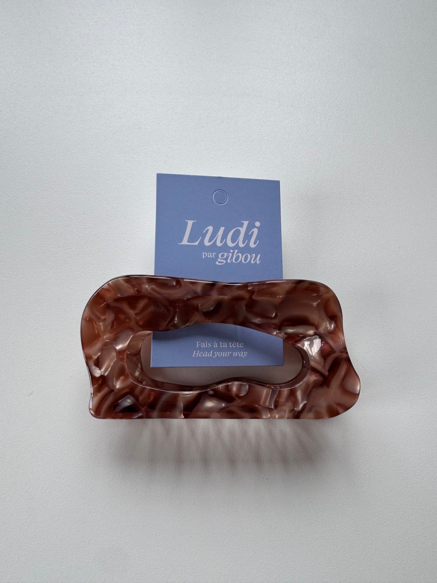 Imperfect - Ludi hazelnut brown acetate clip