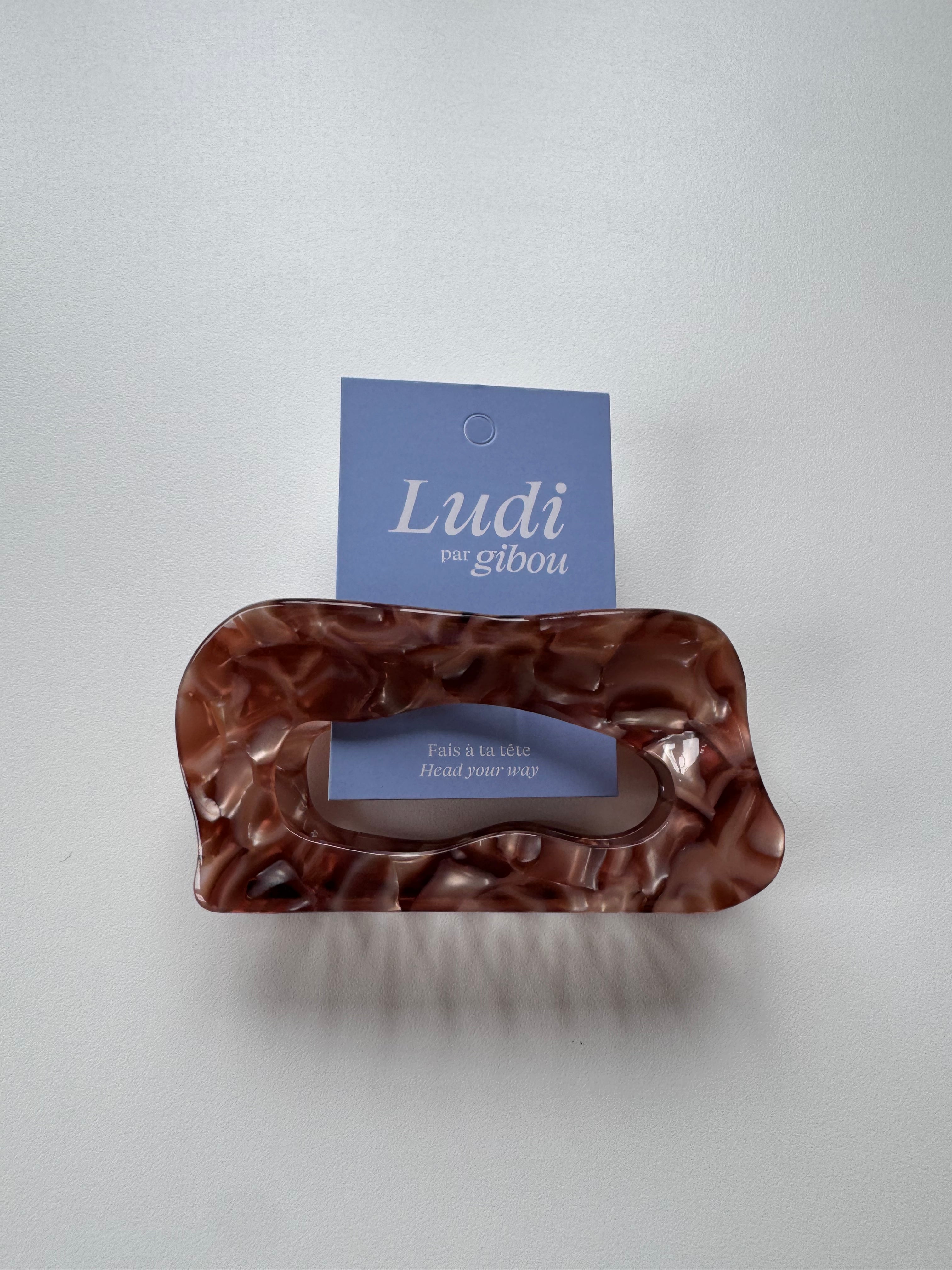 Imperfect - Ludi hazelnut brown acetate clip