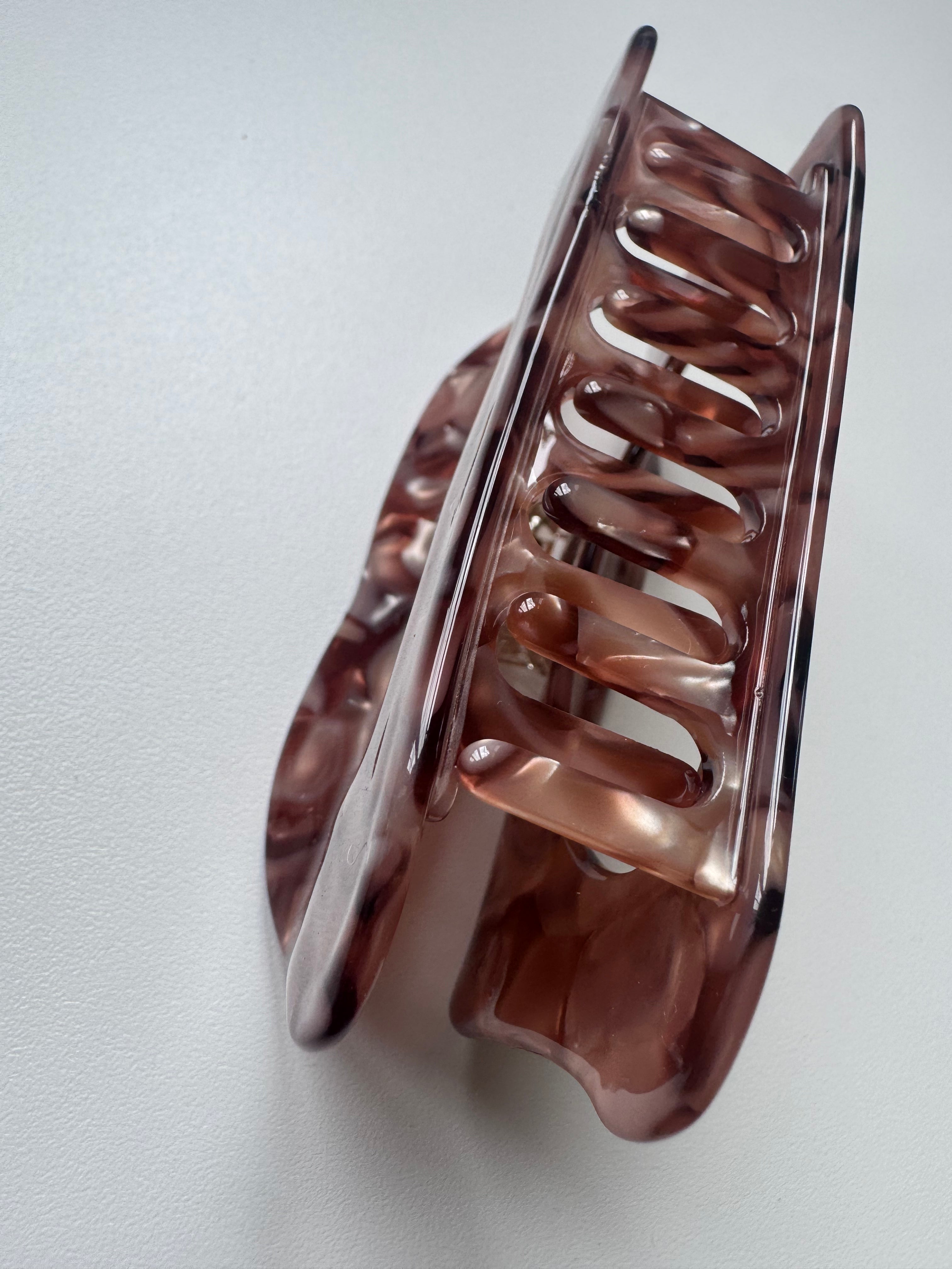 Imperfect - Ludi hazelnut brown acetate clip