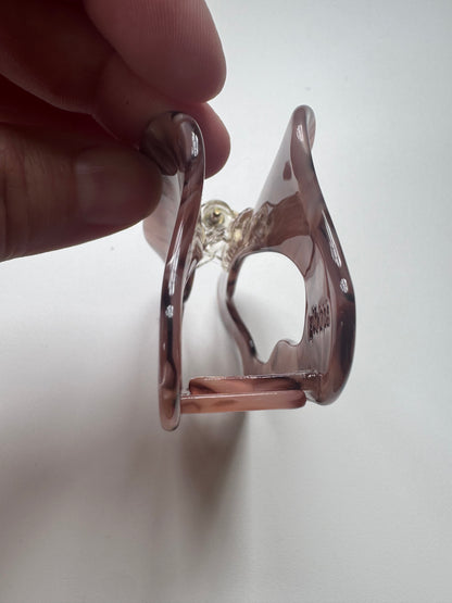 Imperfect - Ludi hazelnut brown acetate clip