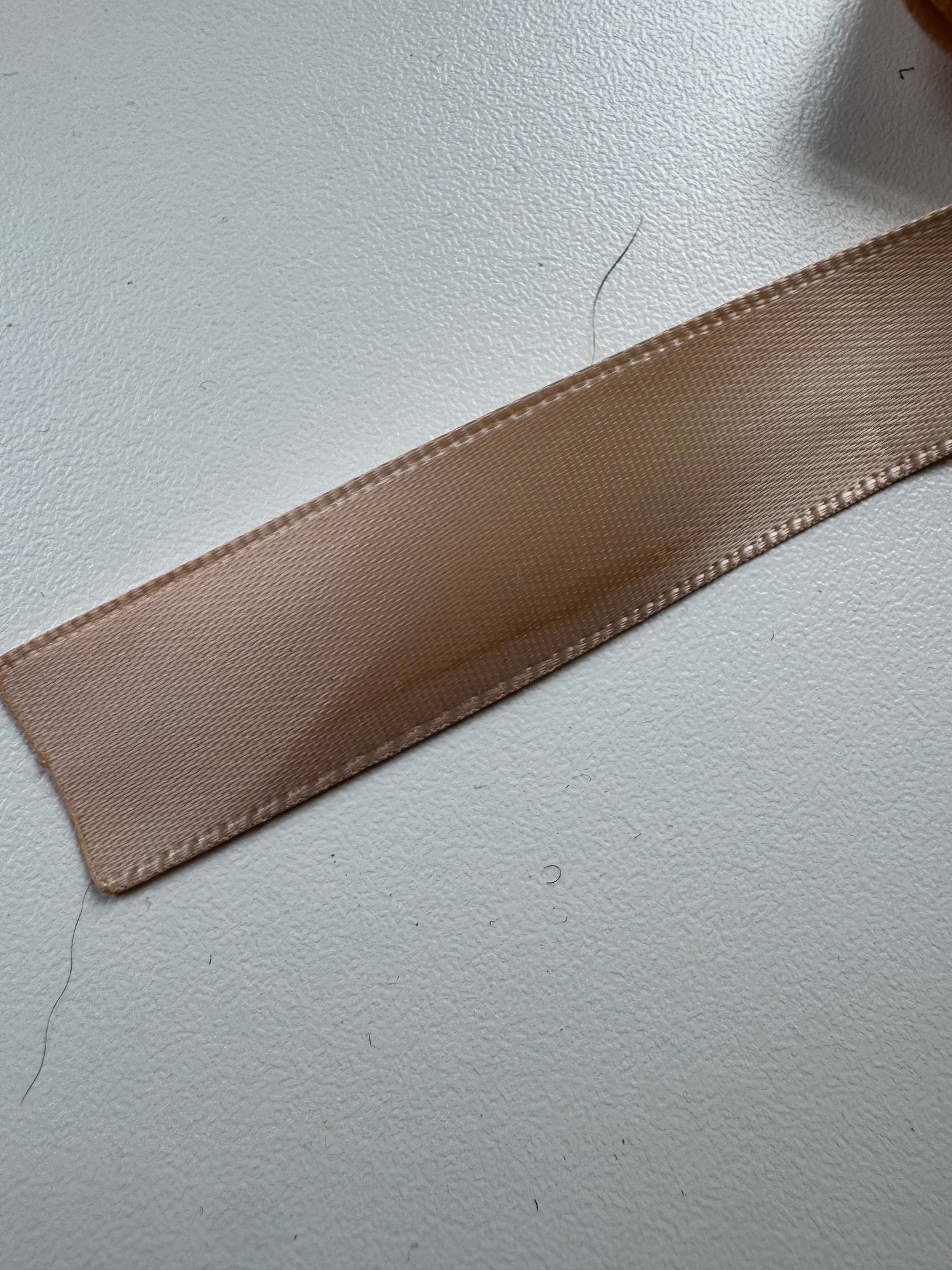 Sample - Rosy cream loop on spiral