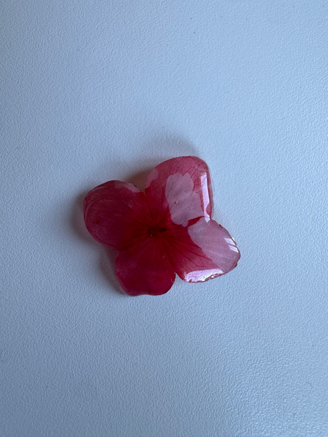 Imparfait - Cache bouton en fleur rouge