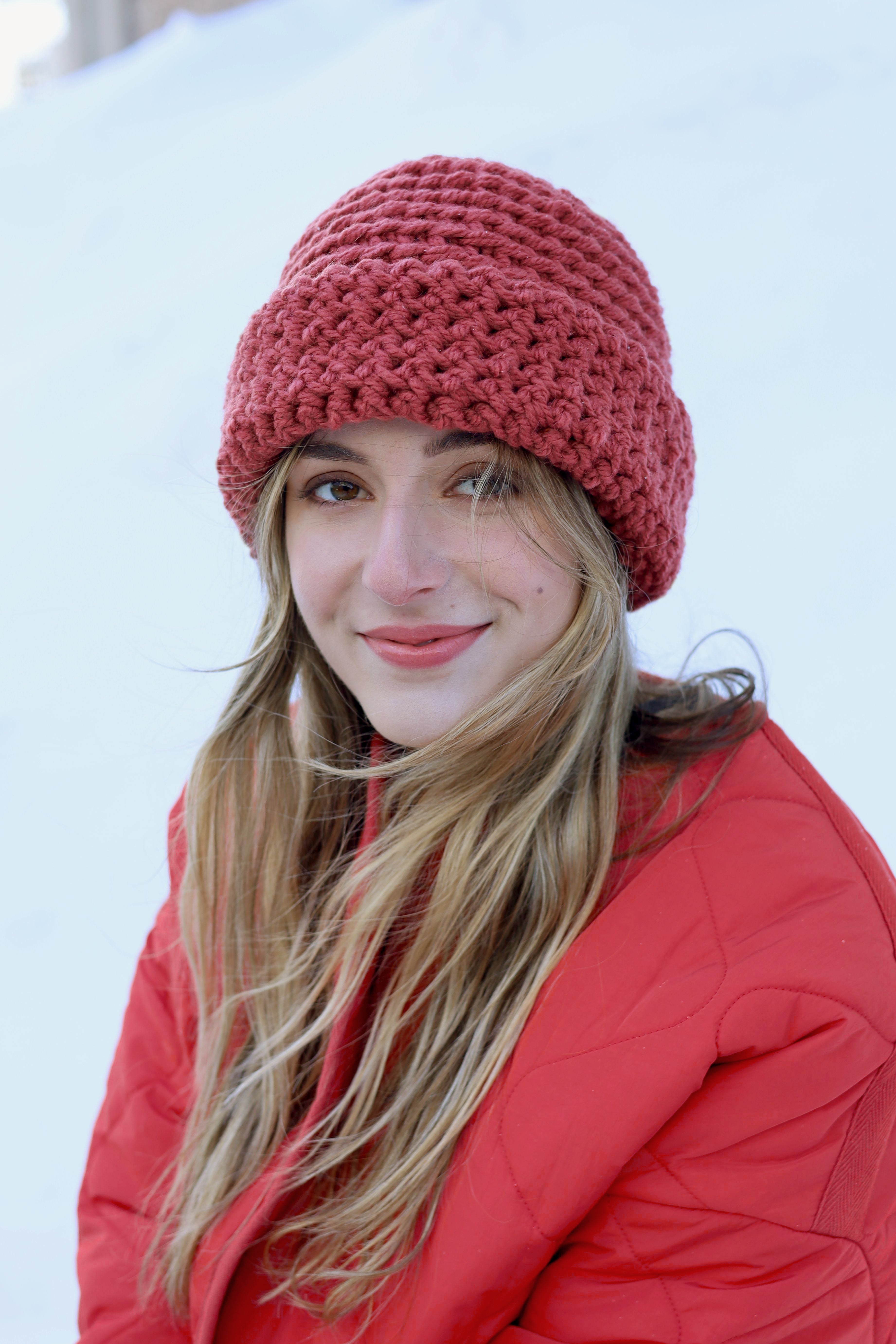 Échantillon - Tuque tricotée retournée gâteau de fête