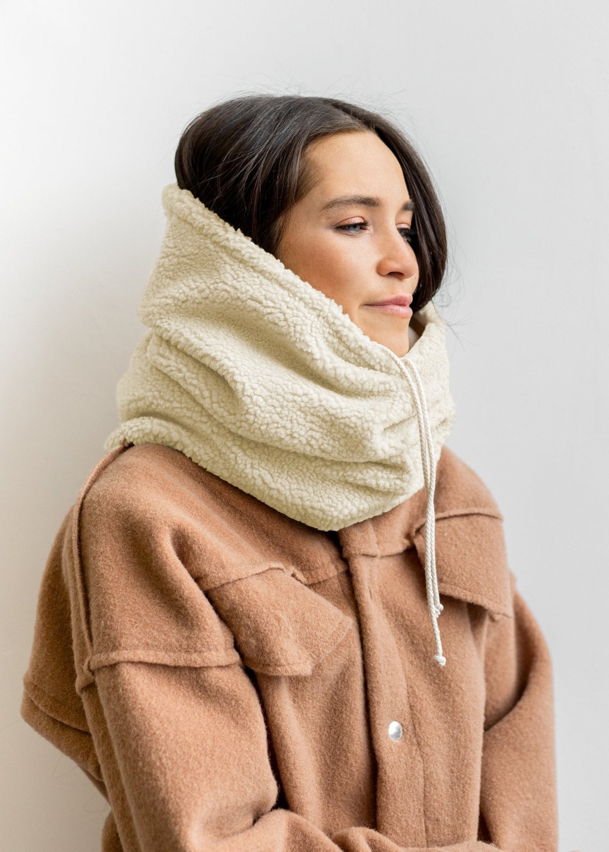Cream hooded collar from Gibou
