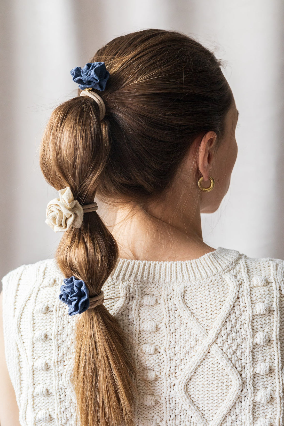 Fleur en lin sur crochet métallique - gibou.ca