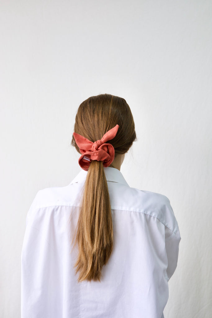 Le chouchou en lin bouclé / The Linen Bow Scrunchie