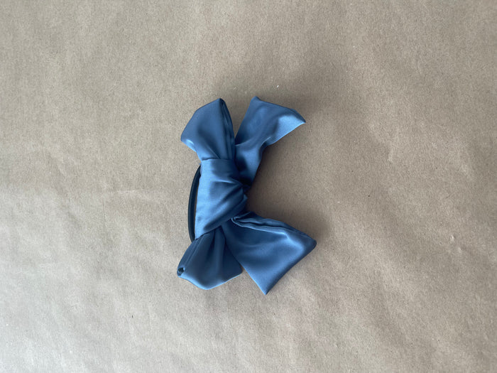 Échantillon - La boucle à cheveux en satin / Sample - The Hair Bow Satiny